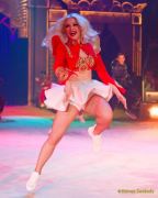 Circus Krone 2025 Weltpremiere von „Farbenspiel – Gold Edition“ im modernen Mega-Zelt