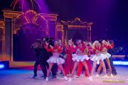 Circus Krone 2025 Weltpremiere von „Farbenspiel – Gold Edition“ im modernen Mega-Zelt