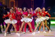 Circus Krone 2025 Weltpremiere von „Farbenspiel – Gold Edition“ im modernen Mega-Zelt