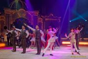 Circus Krone 2025 Weltpremiere von „Farbenspiel – Gold Edition“ im modernen Mega-Zelt
