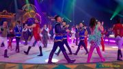 Circus Krone 2025 Weltpremiere von „Farbenspiel – Gold Edition“ im modernen Mega-Zelt