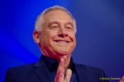 Circus Krone 2025 Weltpremiere von „Farbenspiel – Gold Edition“ im modernen Mega-Zelt