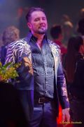 Circus Krone 2025 Weltpremiere von „Farbenspiel – Gold Edition“ im modernen Mega-Zelt