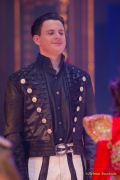 Circus Krone 2025 Weltpremiere von „Farbenspiel – Gold Edition“ im modernen Mega-Zelt