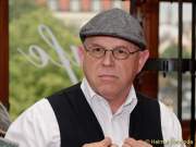 d160609-11225033-100-couplet-ag