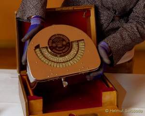 d170509-105943-400-100-deutsches_museum_bekommt_kryptografie-sammlung