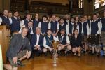 Im Rahmen eines Empfangs bei OB Dieter Reiter nach dem Gewinn der Deutschen Meisterschaft trägt sich die Mannschaft des EHC Red Bull München in das Große Gästebuch der Stadt München ein. Im Rahmen eines Empfangs bei OB Dieter Reiter nach dem Gewinn der Deutschen Meisterschaft trägt sich die Mannschaft des EHC Red Bull München in das Große Gästebuch der Stadt München ein.