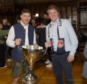 Im Rahmen eines Empfangs bei OB Dieter Reiter nach dem Gewinn der Deutschen Meisterschaft trägt sich die Mannschaft des EHC Red Bull München in das Große Gästebuch der Stadt München ein. Im Rahmen eines Empfangs bei OB Dieter Reiter nach dem Gewinn der Deutschen Meisterschaft trägt sich die Mannschaft des EHC Red Bull München in das Große Gästebuch der Stadt München ein.