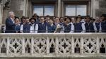 Im Rahmen eines Empfangs bei OB Dieter Reiter nach dem Gewinn der Deutschen Meisterschaft trägt sich die Mannschaft des EHC Red Bull München in das Große Gästebuch der Stadt München ein. Im Rahmen eines Empfangs bei OB Dieter Reiter nach dem Gewinn der Deutschen Meisterschaft trägt sich die Mannschaft des EHC Red Bull München in das Große Gästebuch der Stadt München ein.