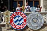 d160522-16052790-100-fcb-double-feier