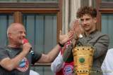 d190526-151907-720-100-fcb-double-feier