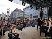 Fun Unlimited 2026 - Showtanzgruppe auf Bühne am Marienplatz