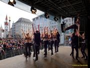 Fun Unlimited 2026 - Showtanzgruppe auf Bühne am Marienplatz