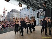 Fun Unlimited 2026 - Showtanzgruppe auf Bühne am Marienplatz
