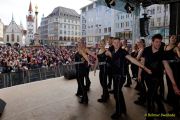 Fun Unlimited 2026 - Showtanzgruppe auf Bühne am Marienplatz