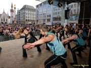 Fun Unlimited 2026 - Showtanzgruppe auf Bühne am Marienplatz
