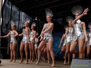 Fun Unlimited 2026 - Showtanzgruppe auf Bühne am Marienplatz