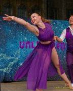 Fun Unlimited 2026 - Showtanzgruppe auf Bühne am Marienplatz