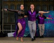 Fun Unlimited 2026 - Showtanzgruppe auf Bühne am Marienplatz