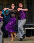 Fun Unlimited 2026 - Showtanzgruppe auf Bühne am Marienplatz