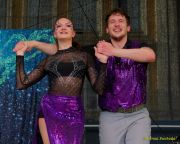 Fun Unlimited 2026 - Showtanzgruppe auf Bühne am Marienplatz