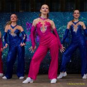 Fun Unlimited 2026 - Showtanzgruppe auf Bühne am Marienplatz