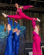 Fun Unlimited 2026 - Showtanzgruppe auf Bühne am Marienplatz