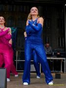 Fun Unlimited 2026 - Showtanzgruppe auf Bühne am Marienplatz