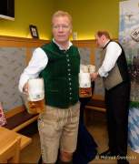 d180907-115003-640-100-hacker-pschorr_wiesnbierprobe