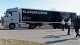 Bayerns Innenminister Joachim Herrmann startet Lkw-Konvoi mit EDV und Büroausstattung der Bayerischen Polizei