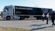 Bayerns Innenminister Joachim Herrmann startet Lkw-Konvoi mit EDV und Büroausstattung der Bayerischen Polizei