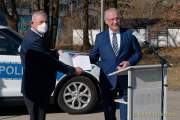 Bayerns Innenminister Joachim Herrmann startet Lkw-Konvoi mit EDV und Büroausstattung der Bayerischen Polizei
