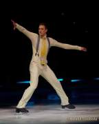 d200102-190906-590-100-holiday_on_ice-showtime