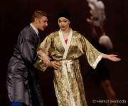 d200102-192230-000-100-holiday_on_ice-showtime