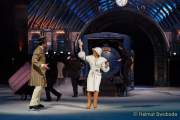 d200102-195429-380-100-holiday_on_ice-showtime