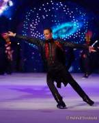 d200102-210744-640-100-holiday_on_ice-showtime