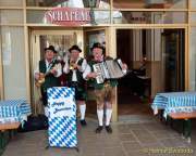 d160420-10122100-100-hotel_torbraeu-turmzwiebel-richtfest d160420-10122100-100-hotel_torbraeu-turmzwiebel-richtfest