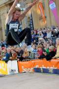 d120605-20021224-100-jump_and_fly