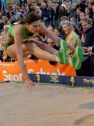 d120605-20150158-100-jump_and_fly