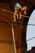 d120605-21054970-100-jump_and_fly