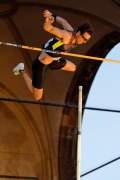 d120605-21081574-100-jump_and_fly