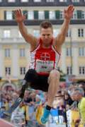 d140625-18514510-100-jump_and_fly