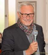 d190507-135316-900-100-konstantin_wecker_mit_kammerorchester