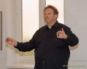 d190507-135541-040-100-konstantin_wecker_mit_kammerorchester