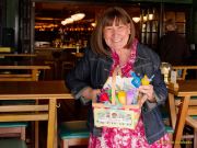 Anlässlich „10 Jahre Little London“ Benefizaktion zugunsten „Bunte Münchner Kindl“