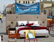 d200424-111520-500-100-gastronomie-aktion_leere_stuehle d200424-111520-500-100-gastronomie-aktion_leere_stuehle