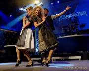 d180504-211743-290-100-nacht_der_tracht-angermaier-modenschau