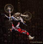 d170422-221634-700-100-night_of_the_jumps