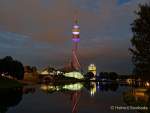 WeThe15 - Olympiaturm erstrahlt am 19.8.2021 in violett - ein Zeichen für Menschen mit Behinderung