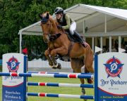 Pferd International 2025: Preis von Happy Dog und Happy Cat der gesunden Tiernahrung für Hund und KatzeNr. 7 CSI1Pferd International 2025 Springprüfung Fehler/Zeit